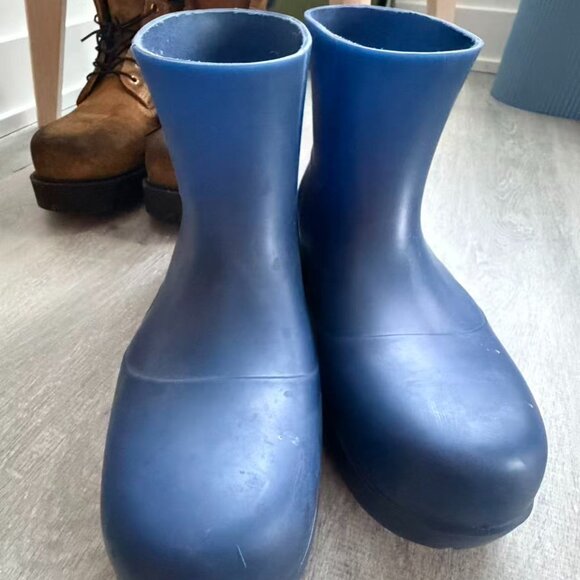 Bottega Veneta Puddle Boots - Picture 2 of 3